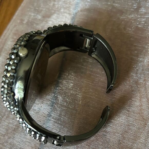 Geneva Sparkling Black Crystal bracelet watch - Picture 4 of 5